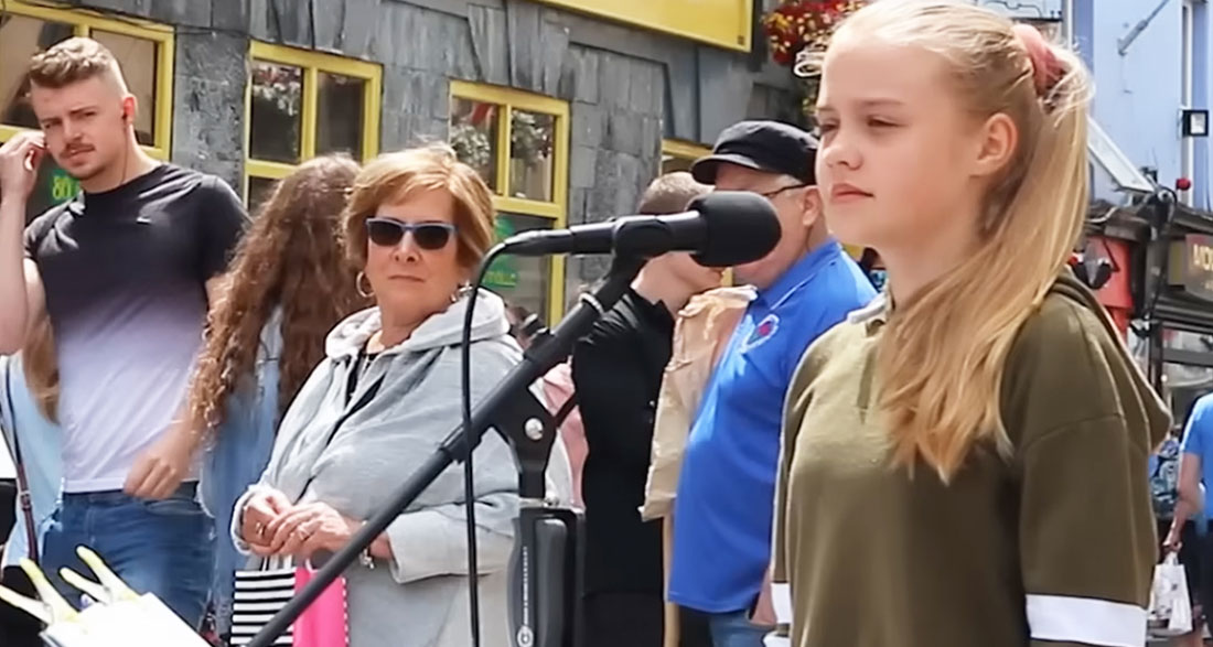 14 Year Old Busker Stuns Passers-By With Voice Worthy Of Main Stage