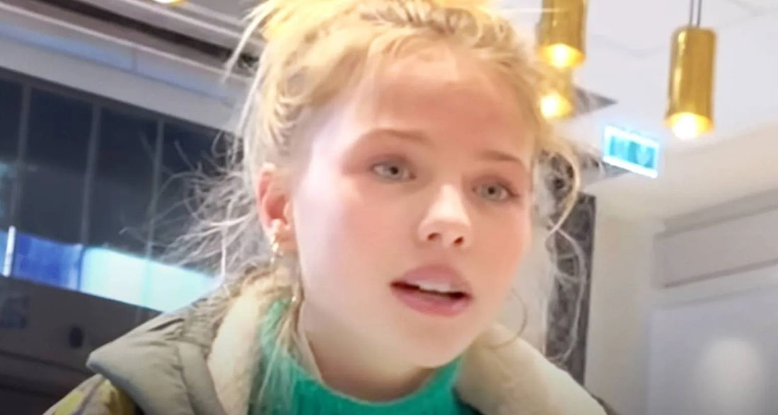 14-year-old Lucie makes everyone cry with the beauty of her voice in spontaneous piano duet