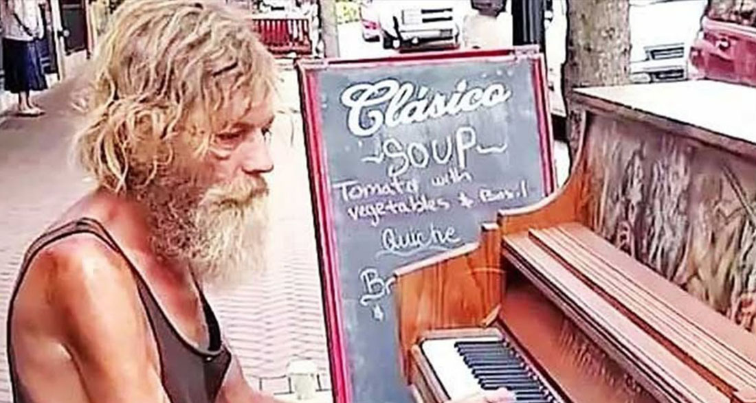 Homeless Man Sits Down At Public Piano And Stuns Passers-By With Beautiful Performance