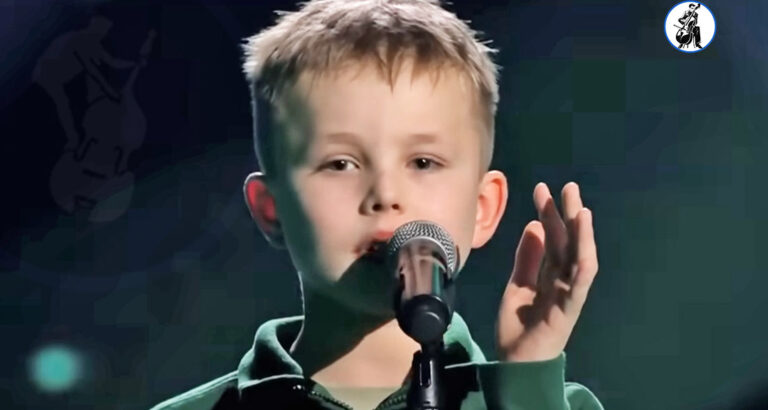 10-year-old Bjarne reveals huge voice singing “Someone You Loved” on The Voice