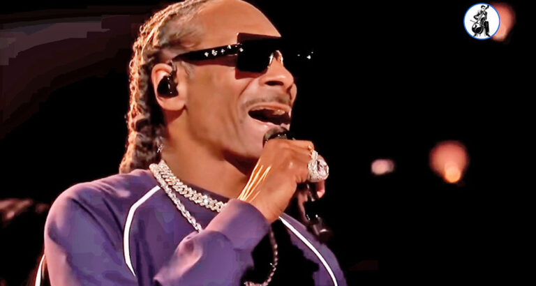 Snoop Dogg Sings Otis Redding’s “(Sittin’ On) The Dock of the Bay” In The Voice Finale